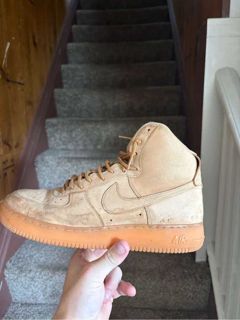 Nike high top shoe w gum bottom
